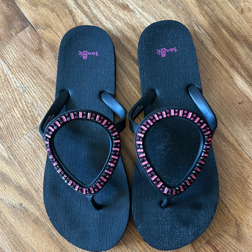 Black and dark pink Sanuk sandals